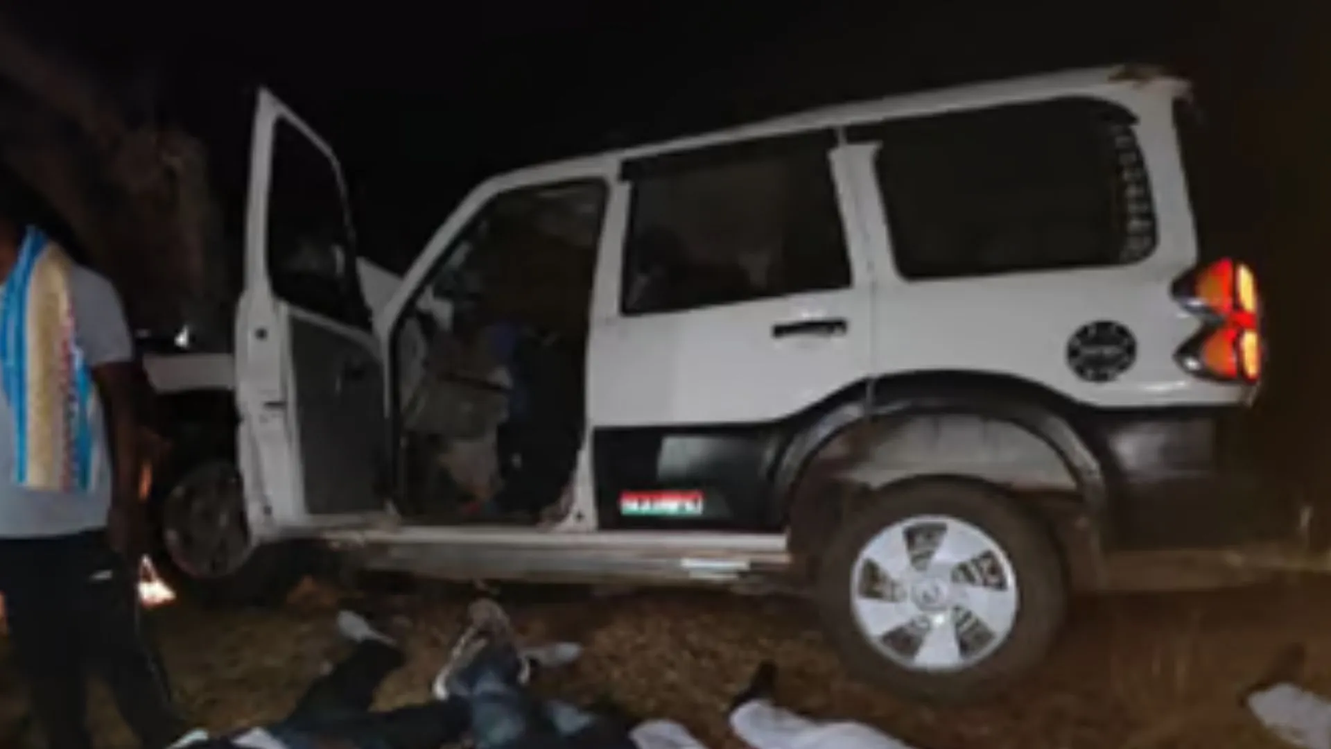 झारखंड: वाहन के पेड़ से टकराने पर पांच लोगों की मौत, पांच घायल 