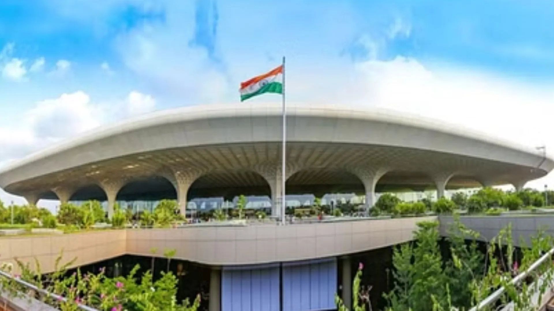 मुंबई हवाईअड्डे के टर्मिनल दो को बम से उड़ाने की धमकी, ईमेल भेजकर मांगे बिटकॉइन में 10 लाख डॉलर 