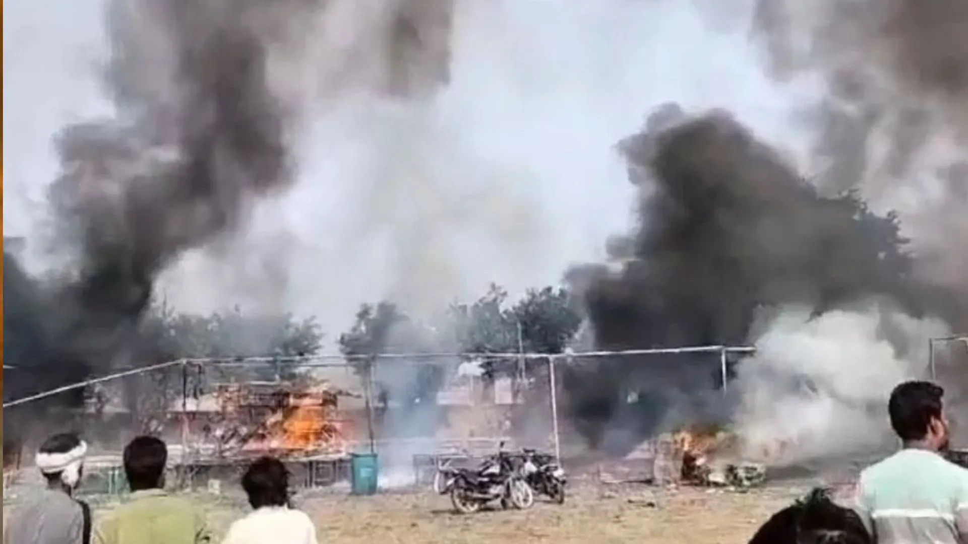 मथुरा: पटाखे की दुकानों में आग से झुलसे दो और व्यक्तियों की मौत, मृतक संख्या बढ़कर 12 हुई 