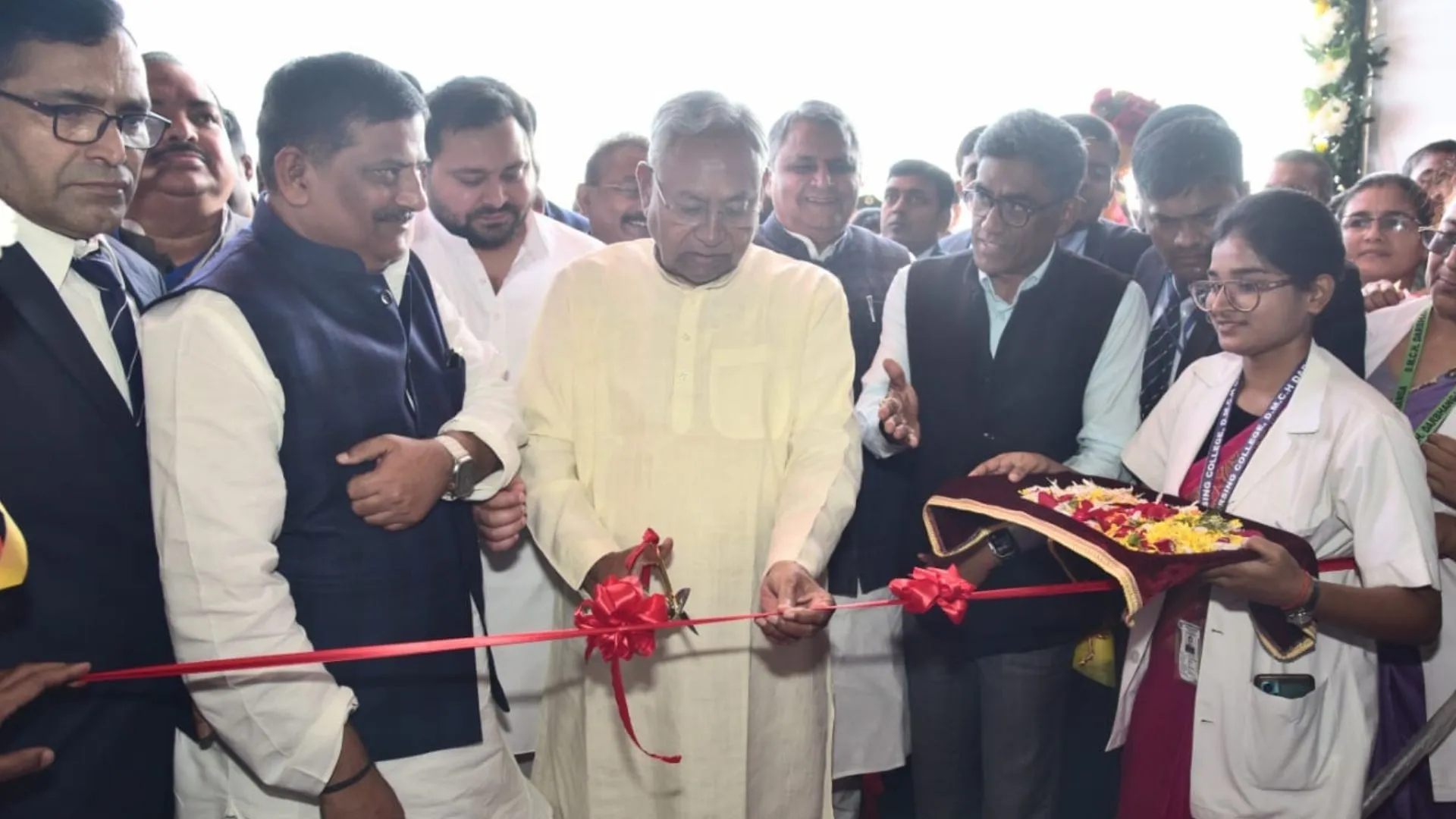 दरभंगा : सीएम नीतीश ने विभिन्न परियोजनाओं का किया शिलान्यास एवं उद्घाटन 