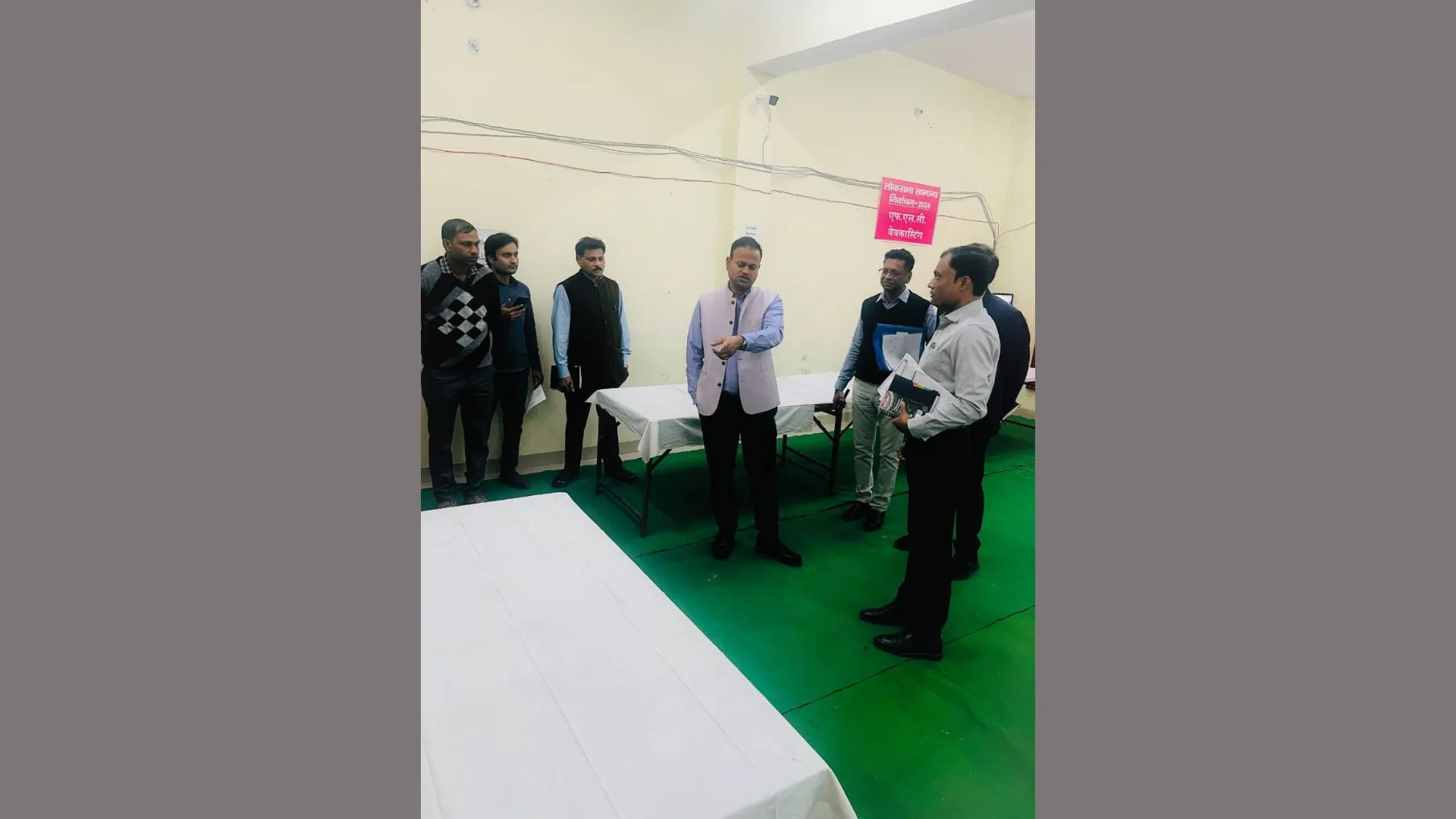 बरेली: एफएलसी के लिए परसाखेड़ा में बनाई गईं 32 टेबल, डीएम ने निरीक्षण कर देखी तैयारियां