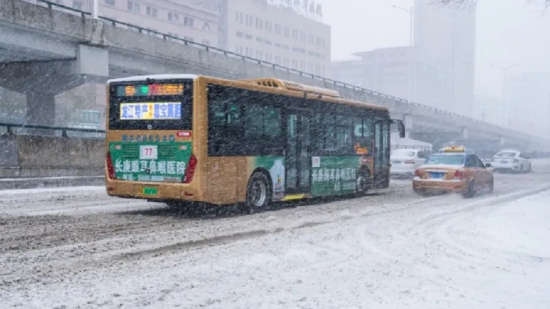 चीन ने बर्फीले तूफ़ान के लिए ‘ब्लू अलर्ट’ किया जारी, लोगों नुकसान से बचने के लिए दी सलाह 