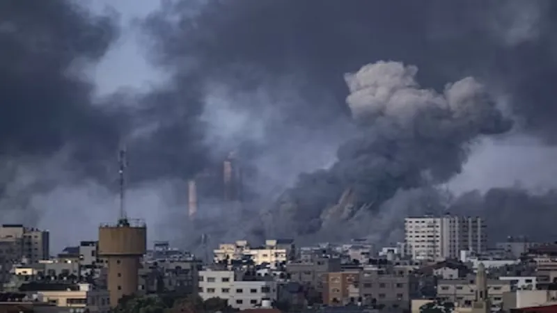 इजराइल ने दूसरे दिन गाजा शरणार्थी शिविर में रिहाइशी इमारतों पर किया हमला: हमास संचालित सरकार 