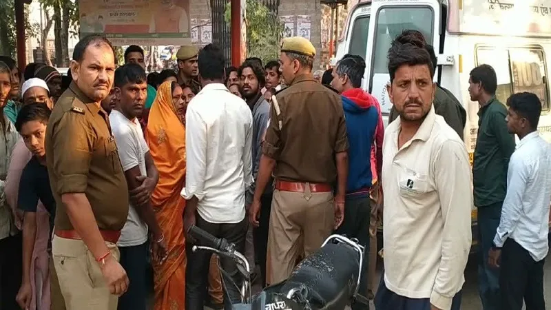 बिजनौर: बस ने टैंकर में मारी टक्कर, गर्म तारकोल से कई यात्री झुलसे