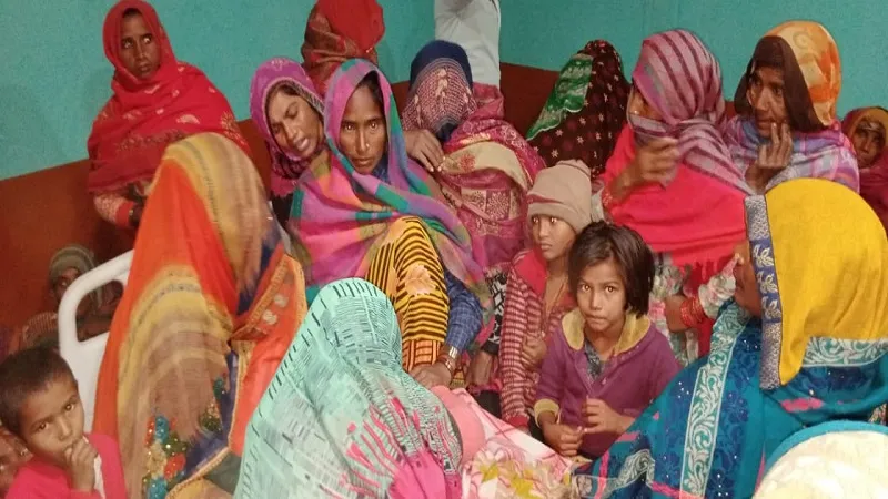 अमरोहा : प्रसव के बाद महिला की मौत, गुस्साए परिजनों ने अस्पताल में की तोड़ फोड़