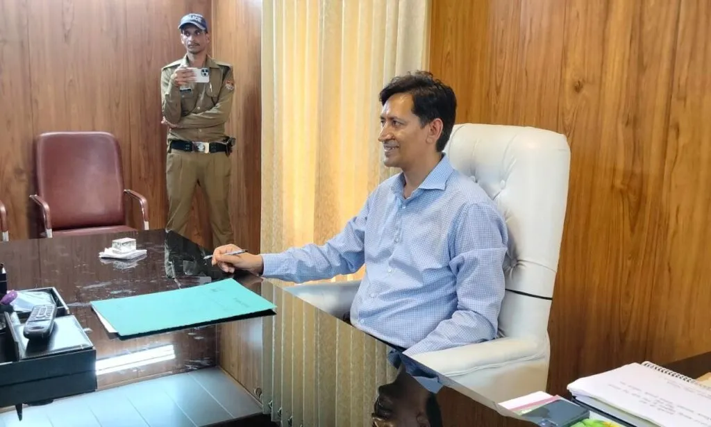 हल्द्वानी: साहब...जमरानी बांध के डूब क्षेत्र में हैं, बी से ए श्रेणी में करवा दीजिए