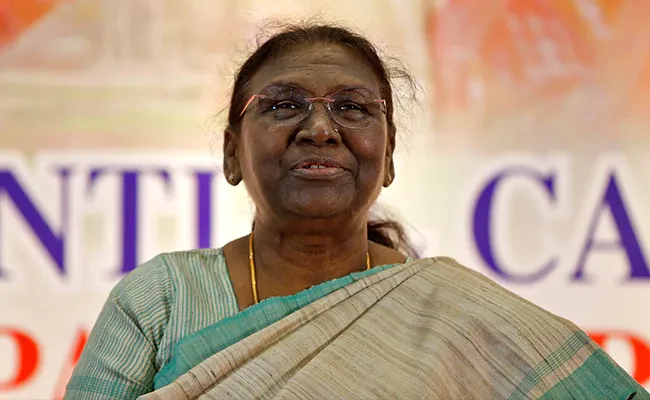 रुद्रपुर: राष्ट्रपति द्रौपदी मुर्मू पहुंची पंतनगर, जीबी पंत कृषि विश्वविद्यालय के 35वें दीक्षांत समारोह में करेंगी शिरकत 