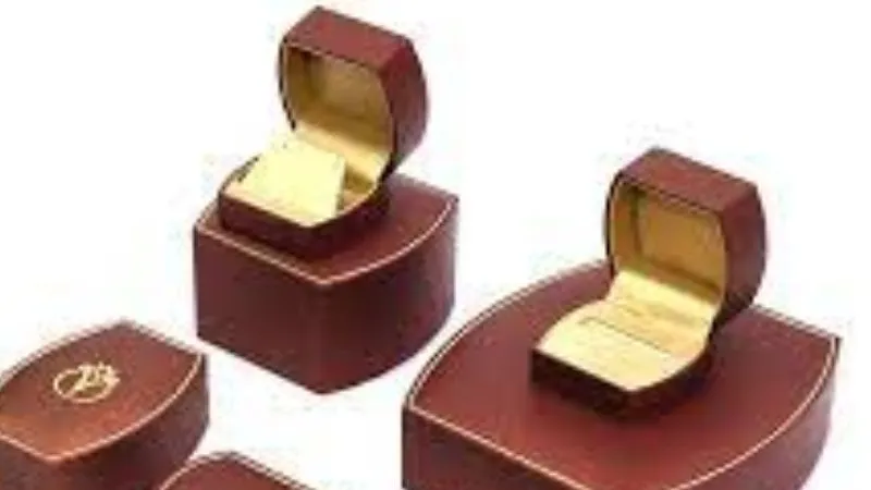 UP: हर फैशन पर फबने वाली डिजाइनर लेदर ज्वैलरी देगी नया लुक, लेदर ज्वैलरी निर्माता नए साल से उतरेंगे शहर के बाजार में   