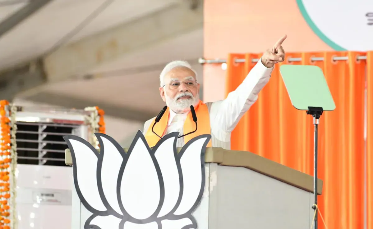 MP के रतलाम में गरजे PM मोदी, बोले- कांग्रेस के नेता, उनके डायलॉग और उनकी घोषणाएं फिल्मी हैं