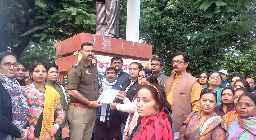 पुरानी पेंशन के लिए कर्मचारियों और शिक्षकों का संघर्ष, पुलिस कमिश्नर को दिया ज्ञापन, 1 अप्रैल 2005 के विज्ञापन का संज्ञान ले सरकार 