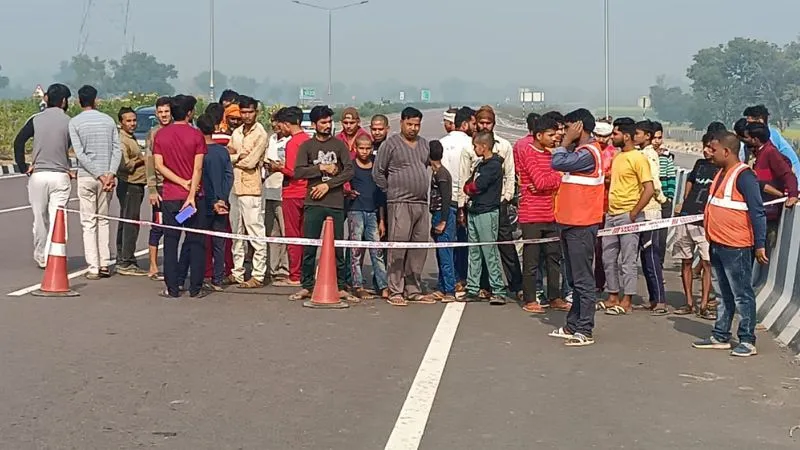 UP: प्रेमिका की नृशंस हत्या कर प्रेमी ने खुद भी निगला जहरीला पदार्थ... मौत, हाईवे पर वारदात को दिया अंजाम