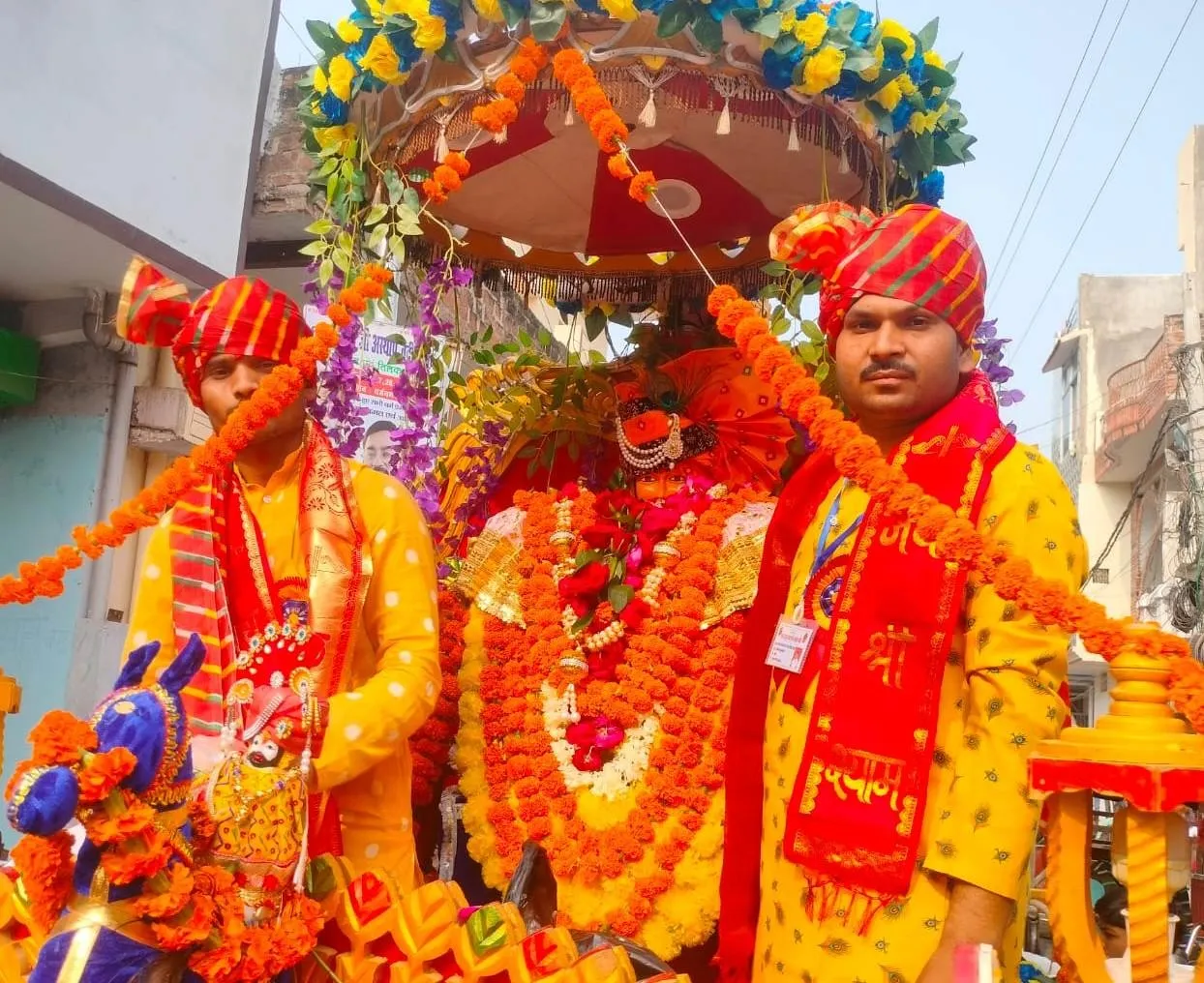 Khatu Shyam Baba Birthday: खाटू श्याम के जन्मदिन पर अनुयाइयों ने निकाली भव्य शोभायात्रा, चप्पे-चप्पे पर पुलिस तैनात