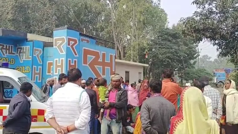 Unnao News: संदिग्ध परिस्थितयों में मजदूर की मौत, परिजनों ने मुआवजे की मांग को लेकर किया हंगामा