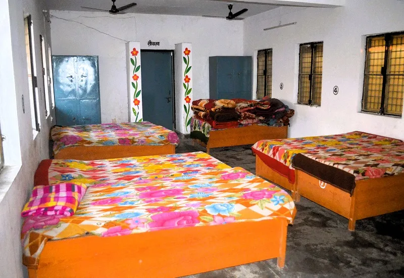 मुरादाबाद : रात में बढ़ रही ठंड, रैन बसेरों पर नहीं जिम्मेदारों का ध्यान