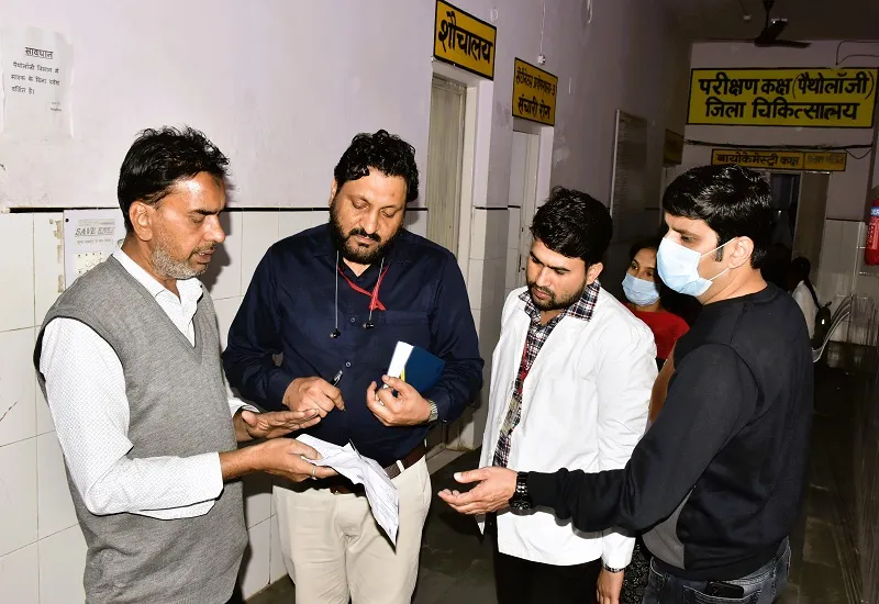 मुरादाबाद : टीम के सवालों का जवाब नहीं दे पाईं स्टाफ नर्स, सफाई व्यवस्था में सुधार के दिए निर्देश