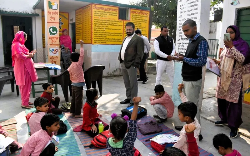 मुरादाबाद : गणित के सवाल पर बच्चे गोल, शिक्षकों का डीएम ने रोका वेतन
