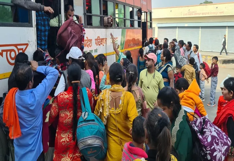 मुरादाबाद : रोडवेज परिवहन निगम के विफल हुए इंतजाम, यात्रियों को उठानी पड़ी परेशानी 