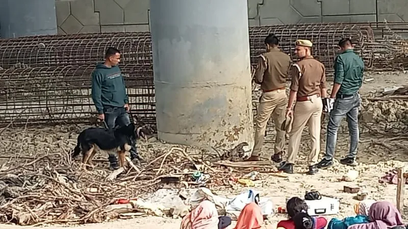 Hamirpur Murder: निर्माणाधीन रेलवे पुल के सामान की देखरेख करने वाले चौकीदार की धारधार हथियार से हत्या…अज्ञात पर FIR दर्ज