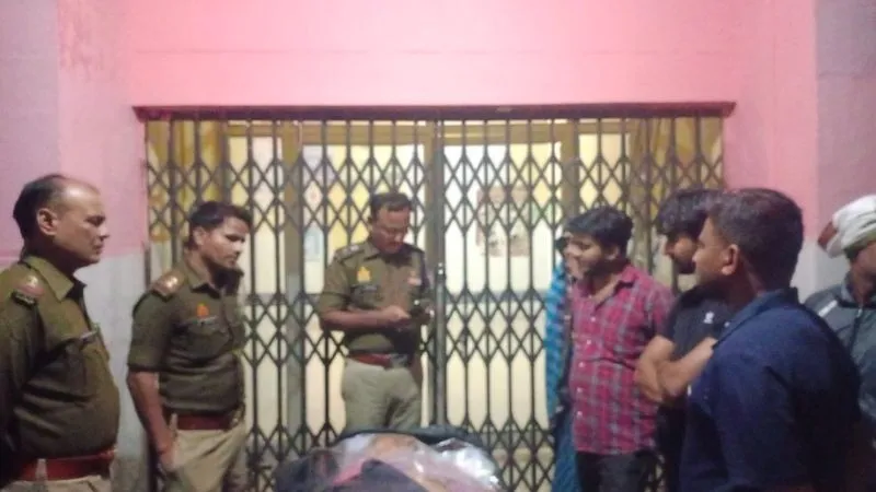 Auraiya Murder: मामूली बात को लेकर हुआ विवाद… लाठी-डंडों से हमला कर वृद्धा की हत्या, पुत्र-बहू घायल