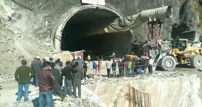 उत्तराखंड: बचाव अभियान में रुकावट, सुरंग में फंसे श्रमिकों का इंतजार बढ़ा