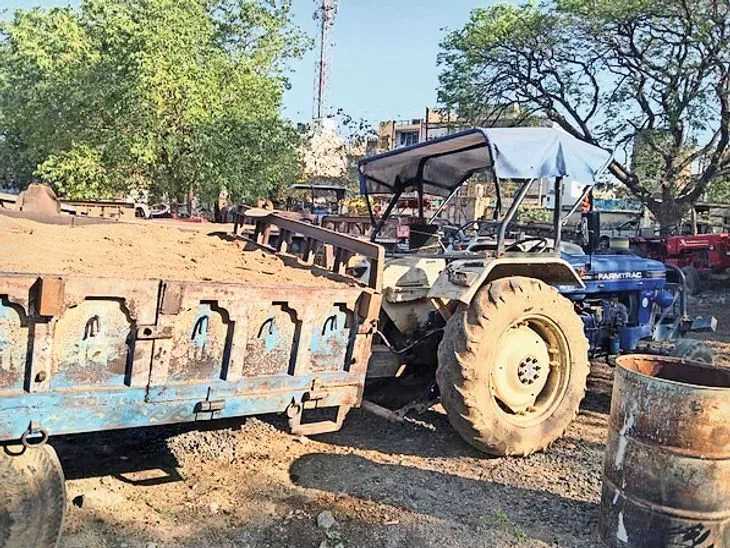 MP: अवैध रूप से रेत खनन कर ले जा रही ट्रैक्टर-ट्रौली ने पटवारी को कुचला, मौत