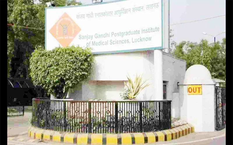 लखनऊ: SGPGI में कार्यरत आउटसोर्स कर्मचारियों को एम्स की तर्ज पर वेतन देने का मुद्दा गरमाया 