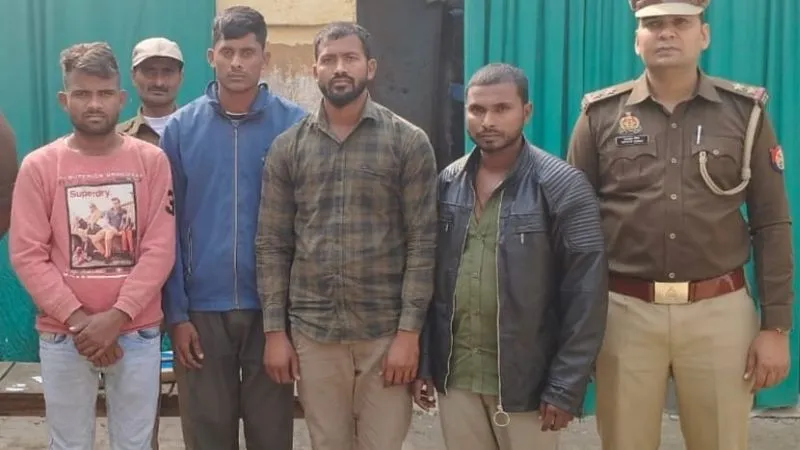 UP Crime: PM आवास योजना के नाम पर बड़ी ठगी का खुलासा, STF और पुलिस ने चार आरोपियों को किया गिरफ्तार