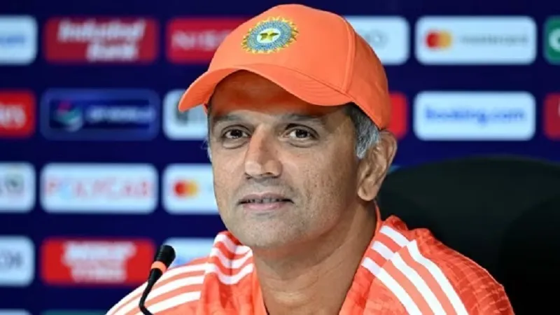 साउथ अफ्रीका के खिलाफ मैच से पहले कोलकाता पहुंचे राहुल द्रविड़, सहयोगी स्टाफ संग पिच का किया मुआयना