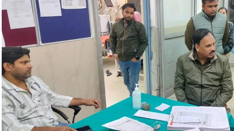 Farrukhabad: शोहदे की छेड़छाड़ से आहत किशोरी ने लगाई फांसी, एंबुलेंस के अभाव में लोहिया अस्पताल में घंटों तड़पती रही