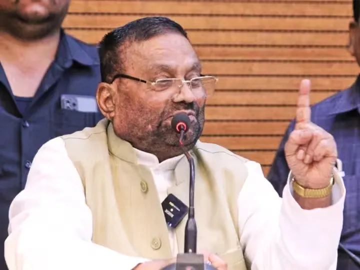 स्वामी प्रसाद की पागल कुत्ते से हुई तुलना, विवादित बयान पर योगी के मंत्री और विधायक ने साधा निशाना