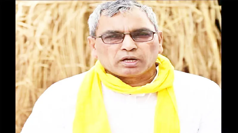 लखनऊ: ओपी चाचा..., ओपी चाचा... कहते हुए बेसिक शिक्षक भर्ती अभ्यर्थी पहुंचे राजभर के आवास, की यह मांग