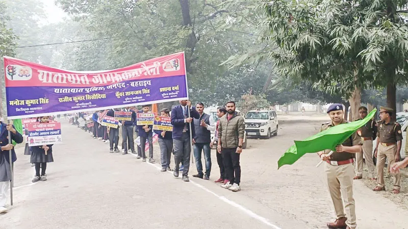 बहराइच: यातायात माह का हुआ समापन, एसपी ने जागरुकता रैली को दिखाई हरी झंडी, कहा- सुरक्षा कभी महंगी नहीं पड़ती