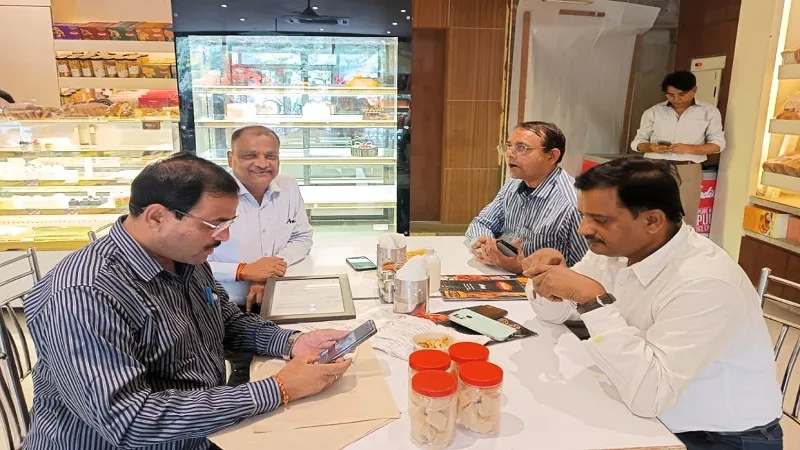 मुरादाबाद: छापेमारी कर टीम ने नष्ट कराया 2.4 क्विंटल दूषित मावा