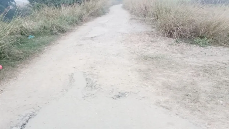 अयोध्या: पांच किलोमीटर बदहाल सड़क पर गिट्टियों पर चलने को मजबूर 30 हजार की आबादी, क्षेत्रीय जनप्रतिनिधि खामोश!