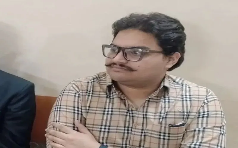 मऊ: मुख्तार के छोटे बेटे उमर अंसारी ने किया आत्मसमर्पण, कोर्ट ने दी जमानत