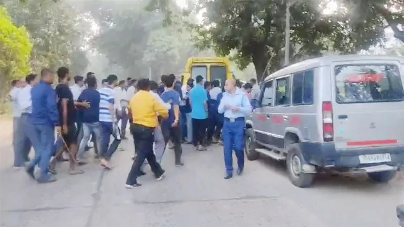 वाराणसी: बीएचयू में फिर हुई छात्र गुटों में भिड़ंत, एमबीए और बी कॉम. के छात्रों के बीच चली हॉकी-रॉड, हड़कंप