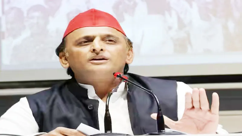 सपा प्रमुख ने 'खजांची' का मनाया जन्मदिन, नोटबंदी को लेकर बीजेपी पर साधा निशाना, कहा- गरीबों का पैसा अमीरों...