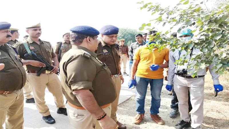 सुलतानपुर: हाइवे किनारे मिला महिला का शव, हत्या की आशंका, जांच में जुटी पुलिस 