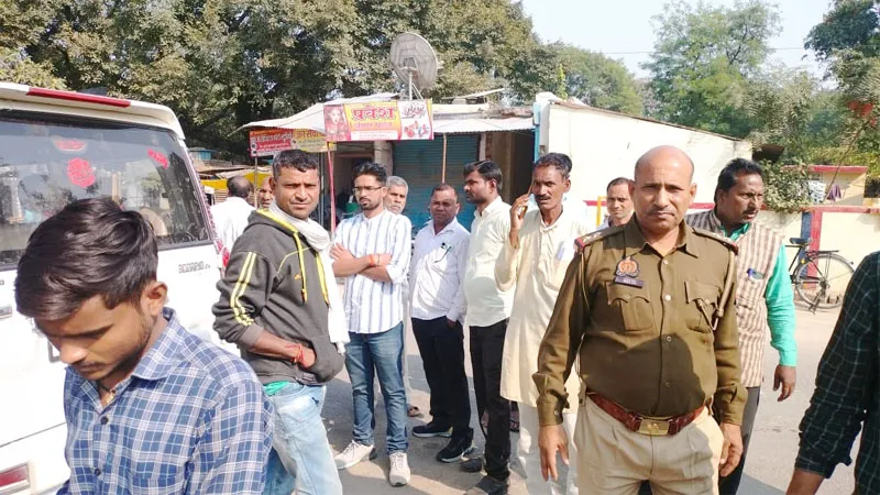 गोंडा: स्कूटी सवार चाचा-भतीजे को ट्रैक्टर ट्रॉली ने रौंदा, चाचा की मौत, भतीजे की हालत‌ गंभीर