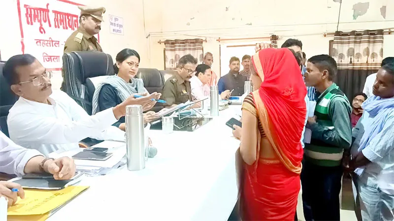 रायबरेली: समाधान दिवस में डीएम की मातहतों को नसीहत, कहा- जनता की समस्याओं का शीघ्रता से करें निस्तारण