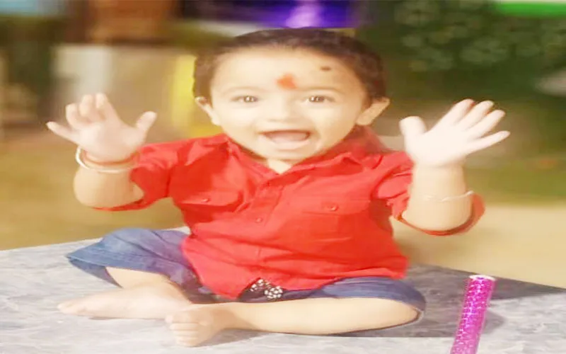 इटावा: शिक्षक की कार ने शिक्षिका के डेढ़ वर्षीय अबोध बालक को कुचला, मौत, कोहराम