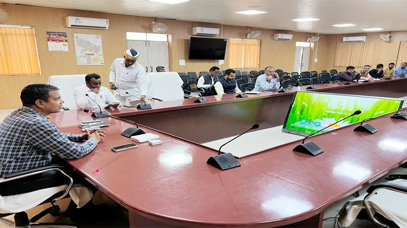 मंडलायुक्त ने अधिकारियों को दिया निर्देश, कहा- रामपथ के तीनों फेजों का काम दिसंबर तक करें पूरा