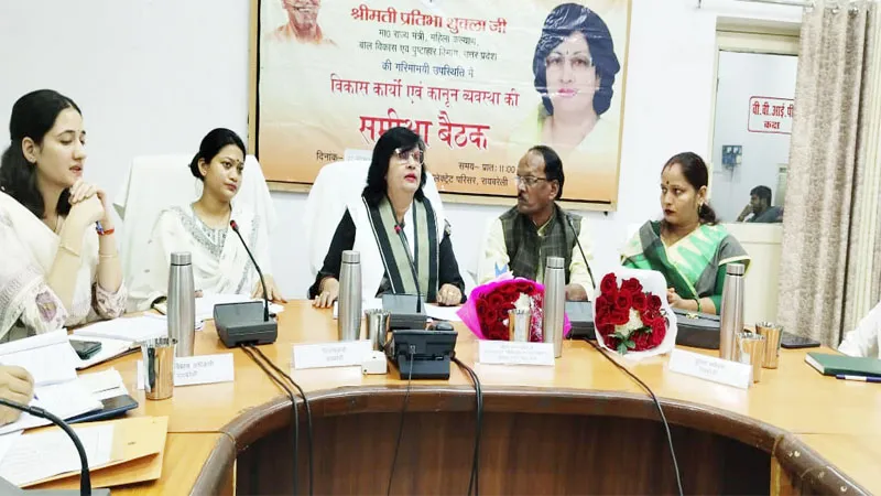 रायबरेली: प्रभारी मंत्री ने समीक्षा बैठक में स्वास्थ्य सेवाओं को बेहतर बनाने पर दिया जोर, अन्य योजनाओं की जानी हकीकत 