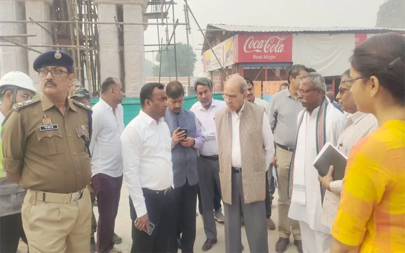 अयोध्या: मंदिर निर्माण समिति के अध्यक्ष ने जन्म भूमि पथ और राम जन्मभूमि परिसर में चल रहे निर्माण कार्यों का किया निरीक्षण