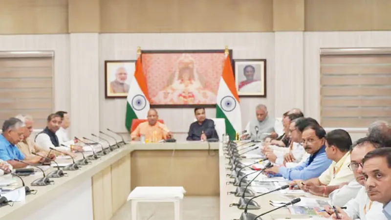 लखनऊ: सीएम योगी ने त्योहारों के मद्देनजर ली अहम बैठक, कहा- शांति, सुरक्षा और सौहार्द के साथ मनाएं पर्व
