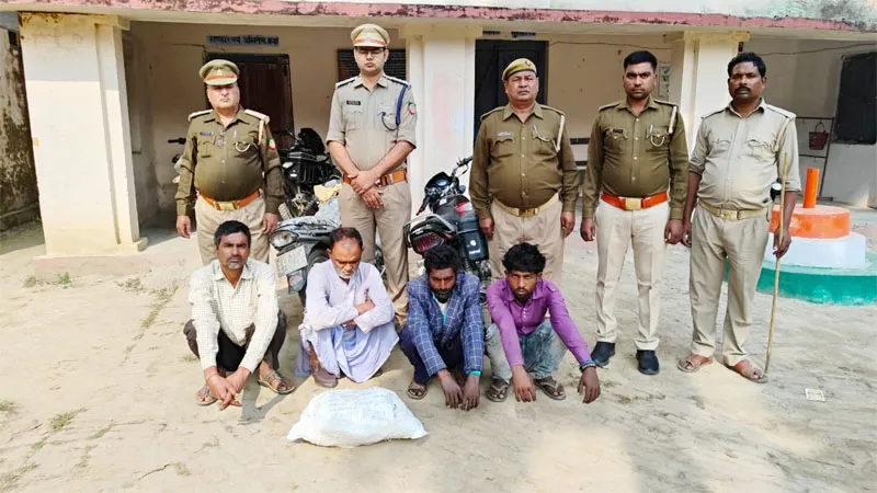 बहराइच: नौ कछुओं संग चार तस्कर गिरफ्तार, बाइक सीज, हड़कंप