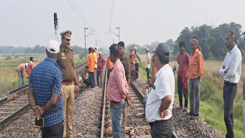 गोंडा: रेल ट्रैक की मरम्मत कर रहे सात रेलकर्मी घायल, दो की हालत गंभीर  