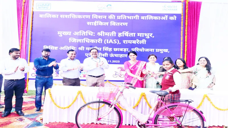लक्ष्य तक पहुंचने के लिए चाहत पैदा करें बालिकाएं: जिलाधिकारी
