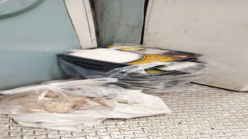 अयोध्या एक्सप्रेस की थर्ड एसी में भोजन की हुई दुर्दशा, तस्वीर देखकर आप भी हो जाएंगे गुस्से से लाल!