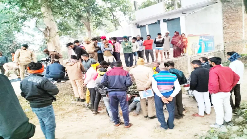 गोंडा: दीवार से टकरायी बेकाबू बाइक, बाप-बेटे की दर्दनाक मौत